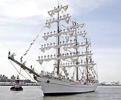 La Cuauhtémoc, nave scuola della marina messicana, nel porto di Civitavecchia