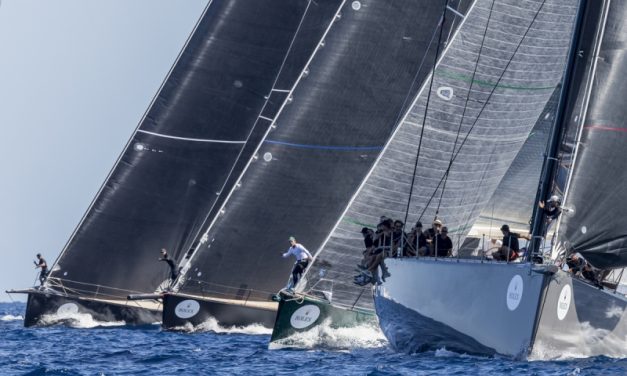 Una flotta di 52 velieri in gara a Porto Cervo alla Maxi Yacht Rolex Club