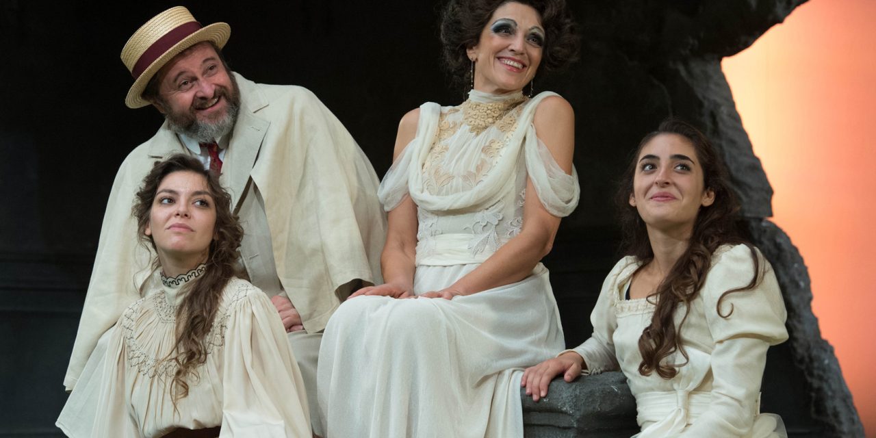 NEL GIARDINO DELLE VITE BIFORCATE