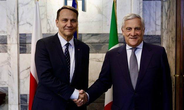 Tajani e Sikorsky: identità di vedute sulle grandi strategie, su obiettivi e programmi. Tajani annuncia il G7 Sviluppo: si aprirà con una conferenza umanitaria dedicata al Medio Oriente