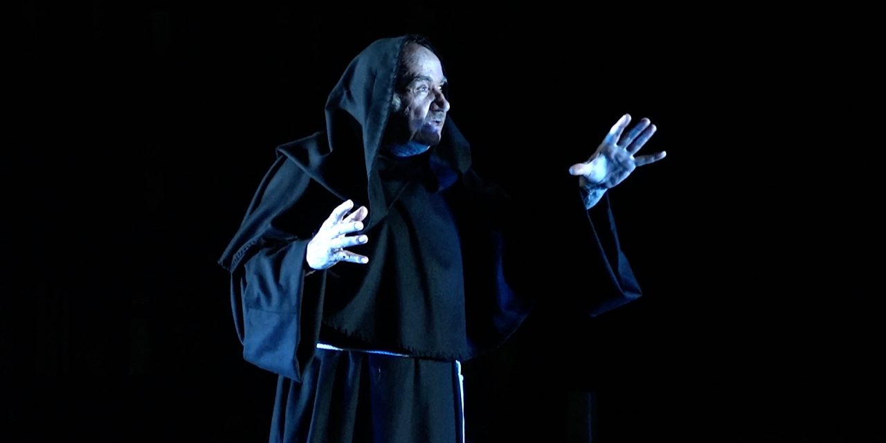 Antonio Salines, un magistrale Mefistofele nel Faust di Marlowe, in Prima Nazionale al Festival Internazionale Teatro Romano Volterra, disponibile sul canale web del Festival
