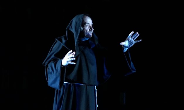 Antonio Salines, un magistrale Mefistofele nel Faust di Marlowe, in Prima Nazionale al Festival Internazionale Teatro Romano Volterra, disponibile sul canale web del Festival