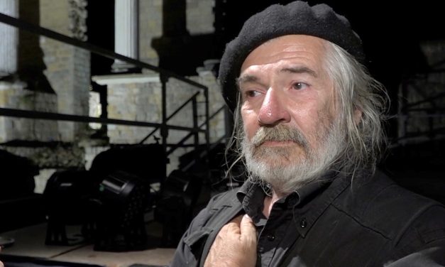 L’attualità dell’Europa, di un “Mediterraneo che ha più scogli che morti”. Questo nella regia di Hesperios firmata da Aurelio Gatti.