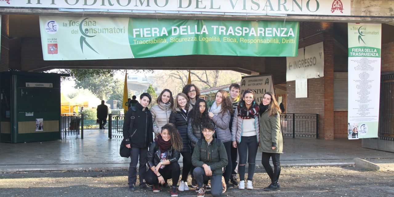 Le “100 sedie bianche” di Renato Iannì all’Ippodromo del Visarno