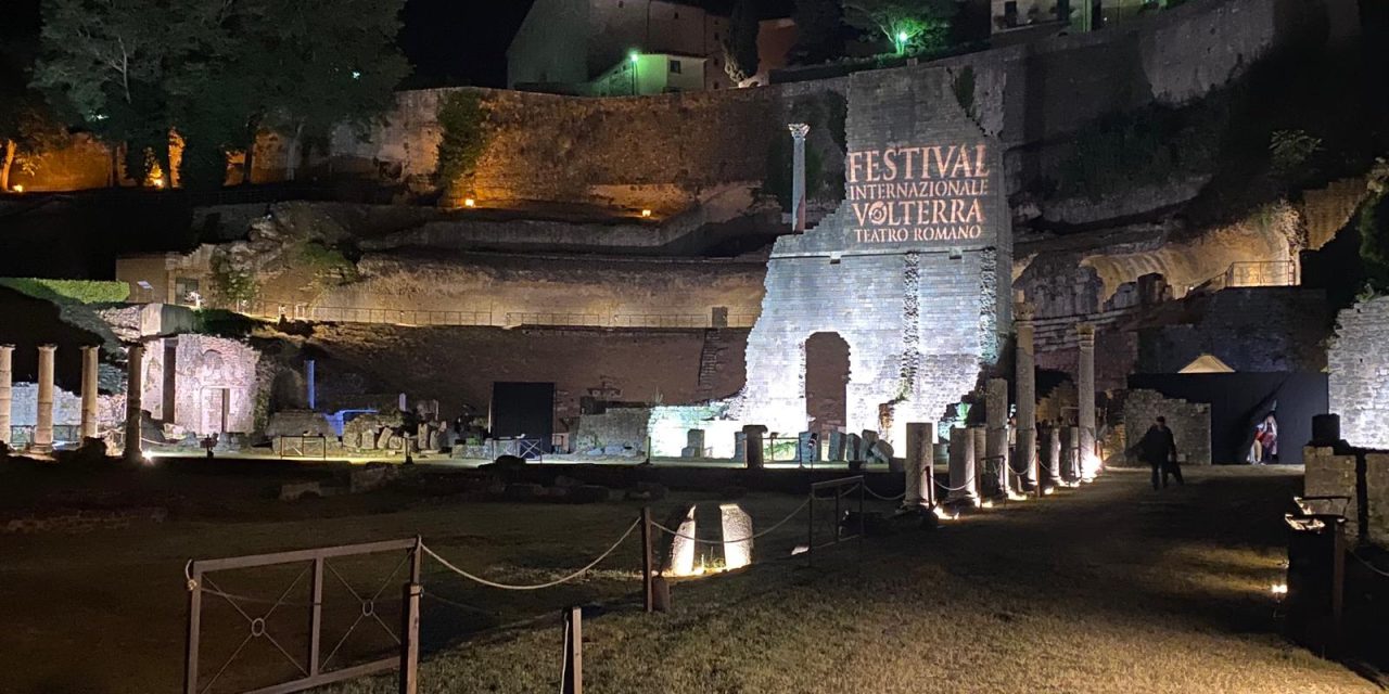 Volterra: siglata la prima convenzione tra Comune e Gruppo Progetto Città a sostegno del Festival Internazionale Teatro Romano